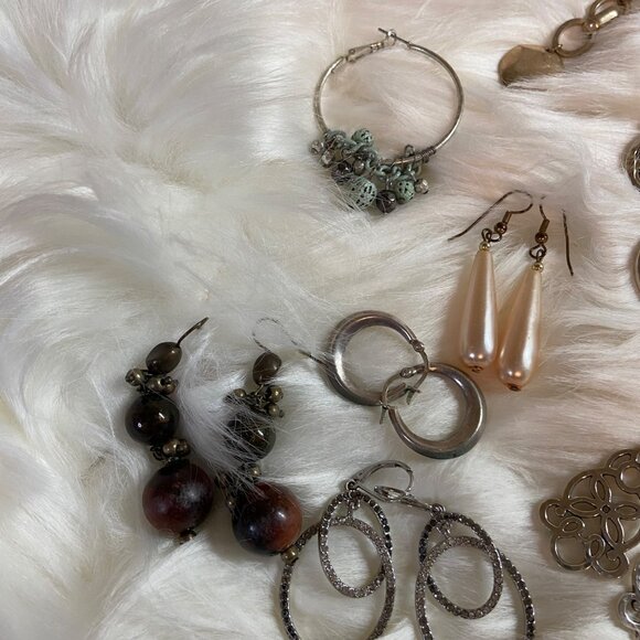 Lot of 20 Earrings Pairs Assorted Colors & Shapes Mixed Women's Jewelry Lots - Picture 6 of 7